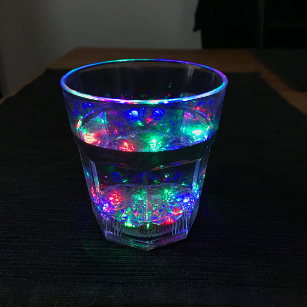 LED Whisky Glas gefüllt